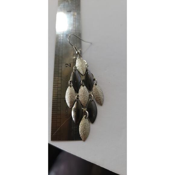 Vintage Silver-Tone Leaf Dangle Earrings - Elegant Retro Charm - Picture 12 of 12